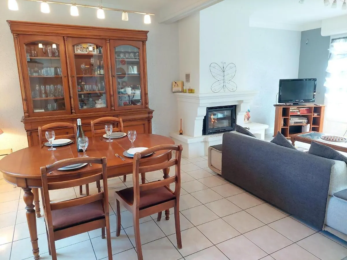 Breton Cottage In A Quiet Location With Fireplace, Plouénan Nyaraló