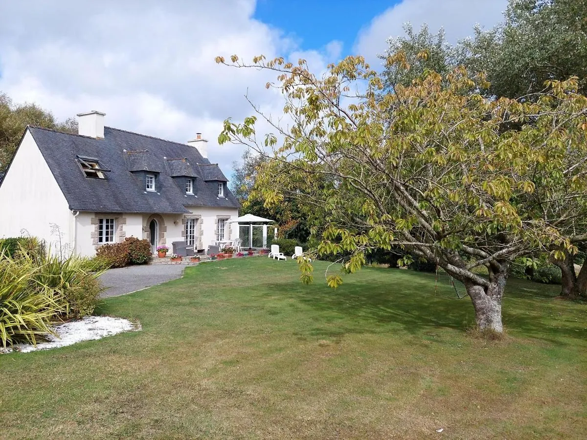Breton Cottage In A Quiet Location With Fireplace, Plouénan 0*,  Franciaország
