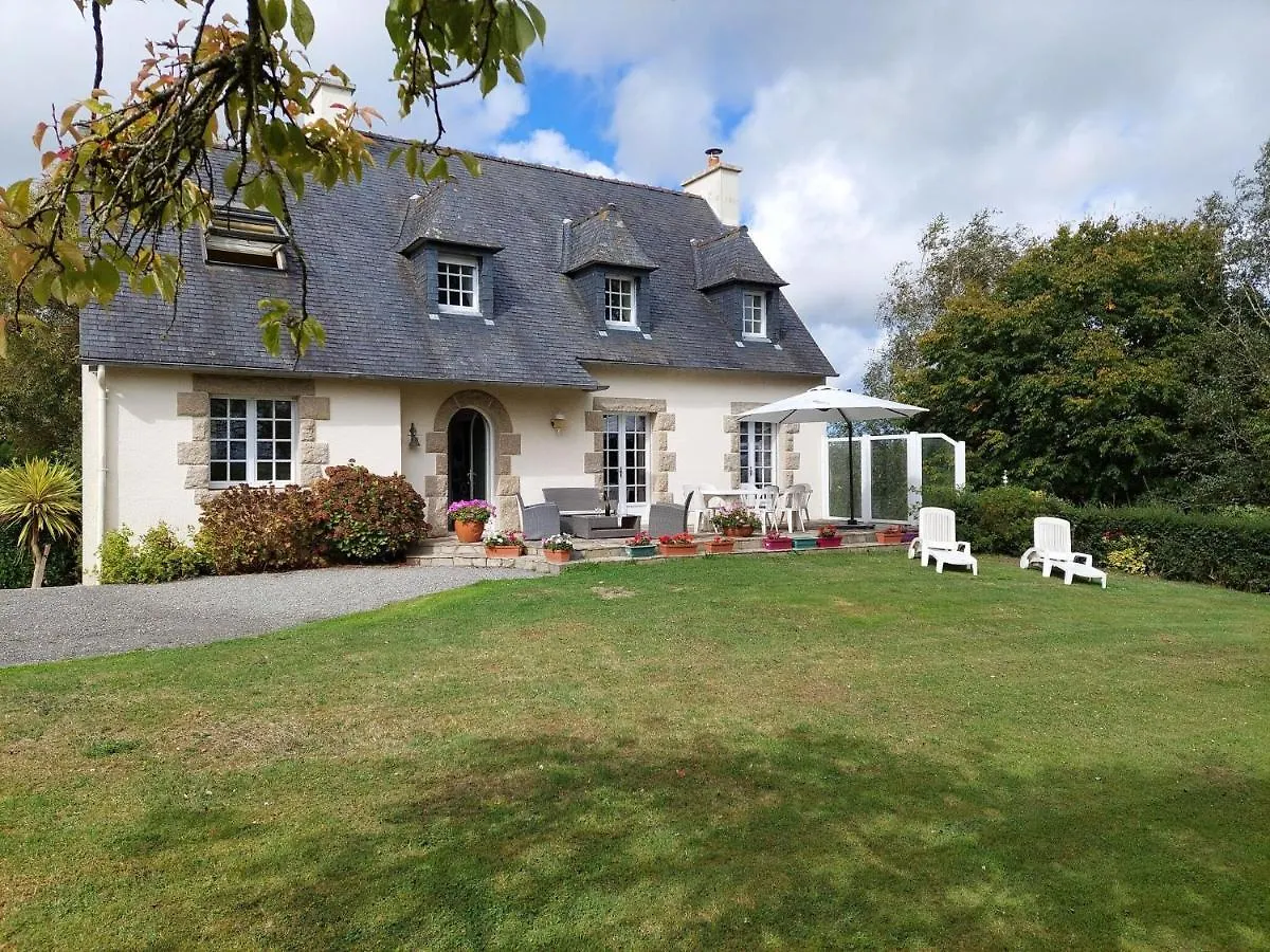 Nyaraló Breton Cottage In A Quiet Location With Fireplace, Plouénan