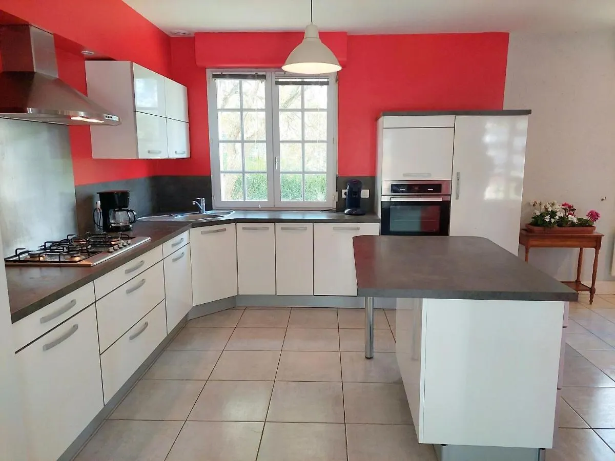 Nyaraló Breton Cottage In A Quiet Location With Fireplace, Plouénan